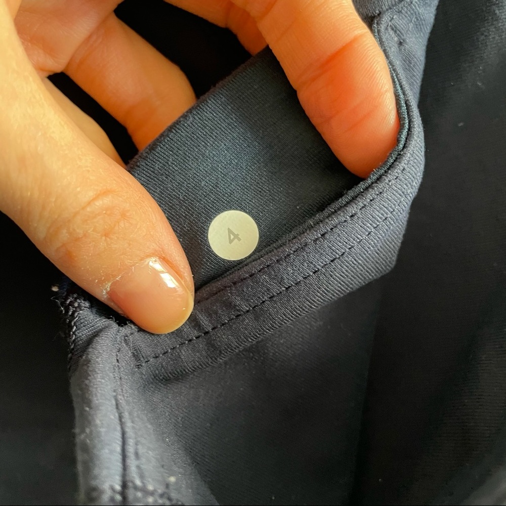 LULULEMON Navy Capri Yoga Leggings NWOT 4 - Picture 5 of 6